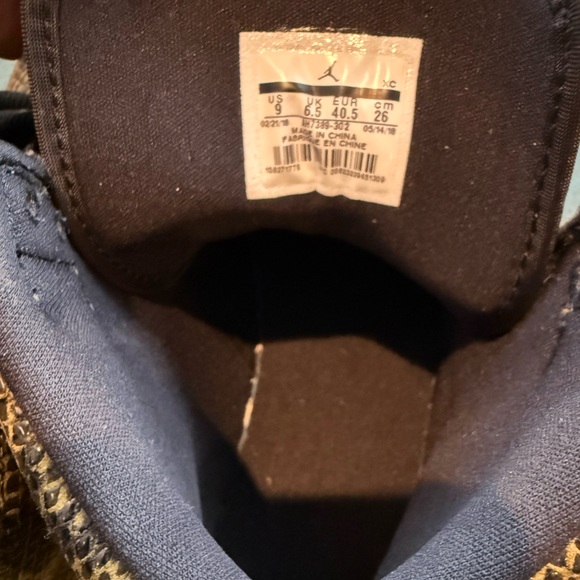 Nike Air Jordan 1 Retro High OG - Picture 2 of 7